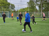 Laatste training S.K.N.W.K. JO7-1 (partijtje tegen de ouders) van maandag 27 mei 2024 (11/180)